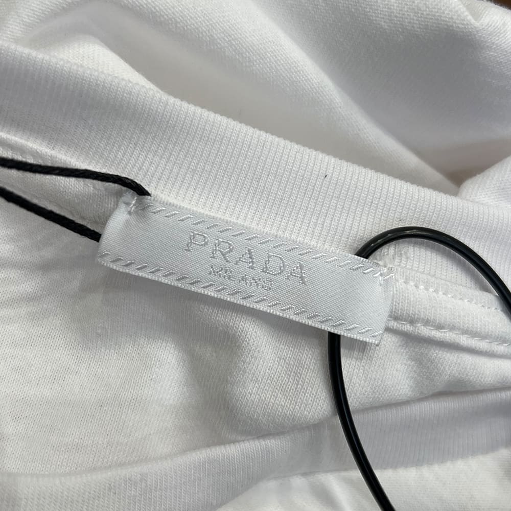 Pra*a UNISEX SHIRT(size:S|M|L|XL)