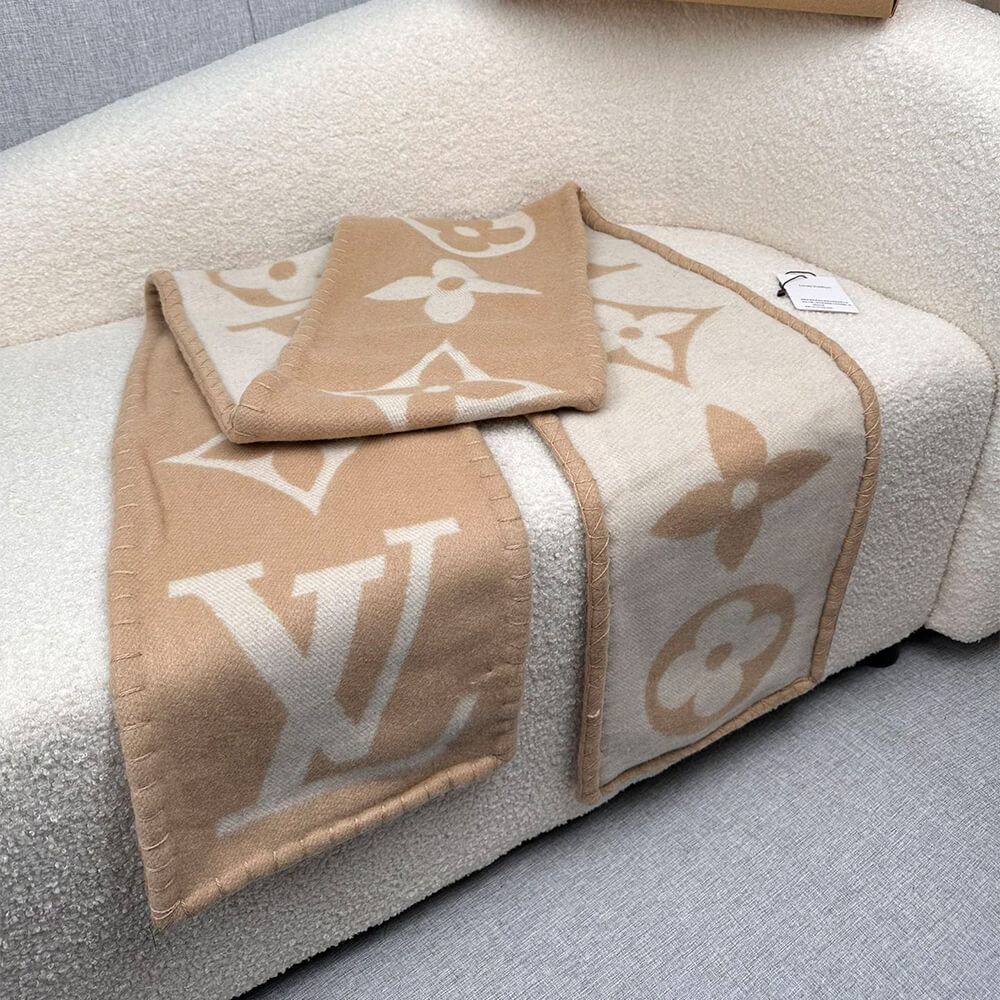 LV sweet dream Scarf