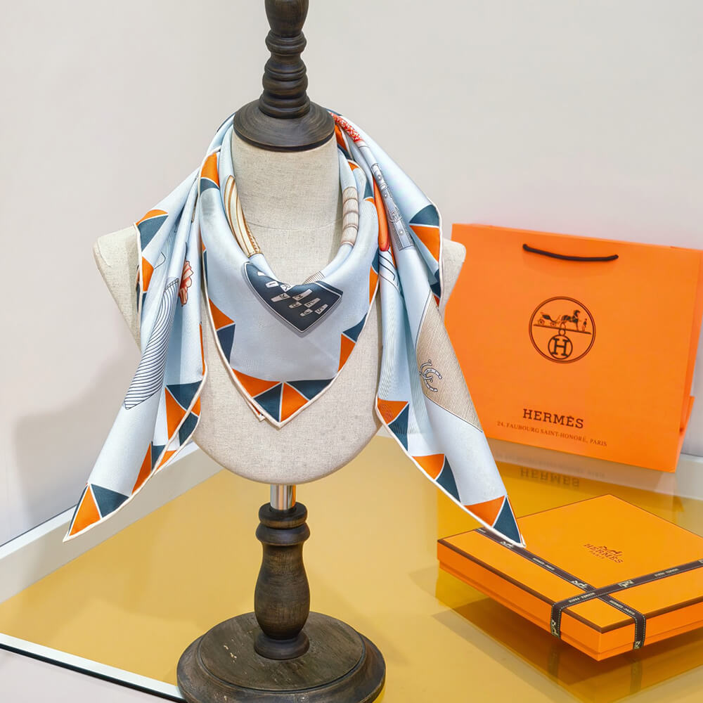 H**me5 L’Heure des Gants scarf 90