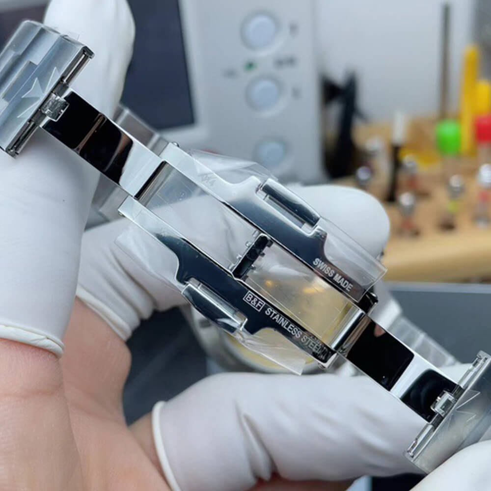 Vacheron C0nstan1n Overseas Chronograph