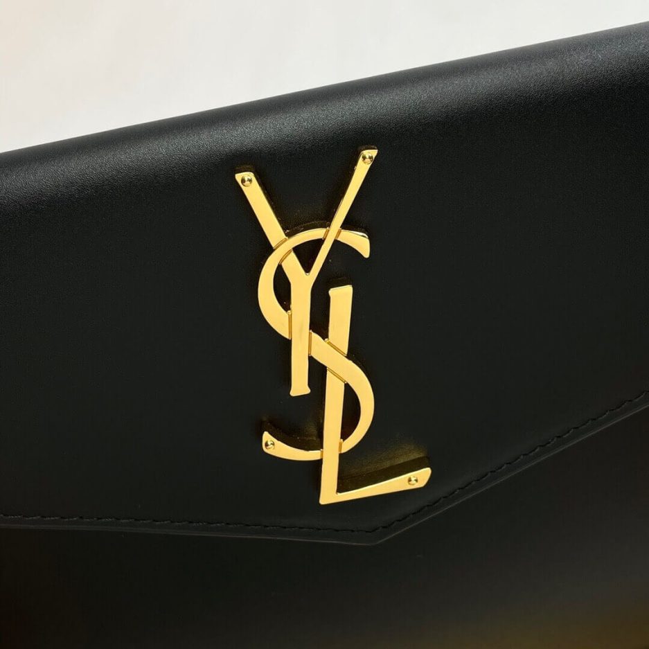 Y51 UPTOWN POUCH IN GRAIN DE POUDRE EMBOSSED LEATHER