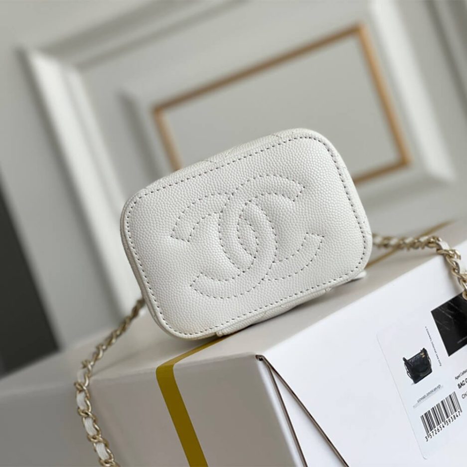 Ch**el chain cosmetic bag