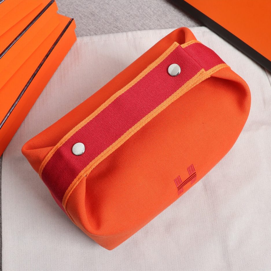 H**me5 toiletery bag