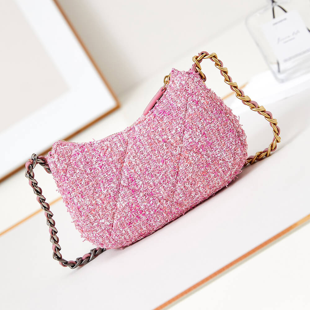 Ch**el 19 chain bag