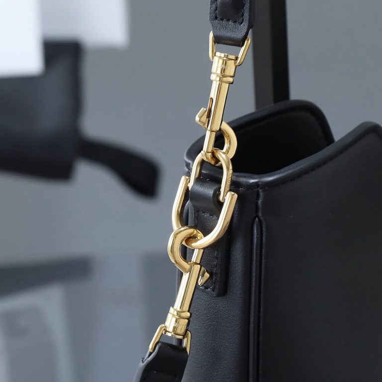 Ce1i*e SMALL CAMILLE 16 SOFT BAG IN SMOOTH CALFSKIN(HIGH-END GRADE)